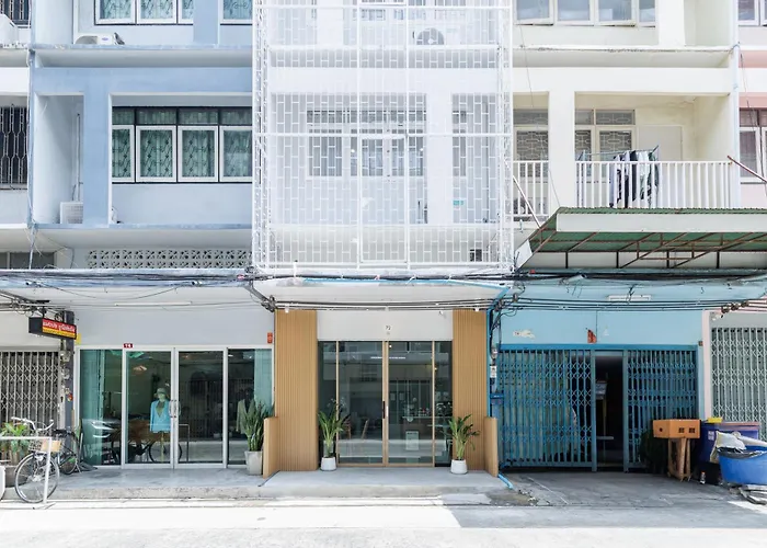72 House & Cafe Apartment *