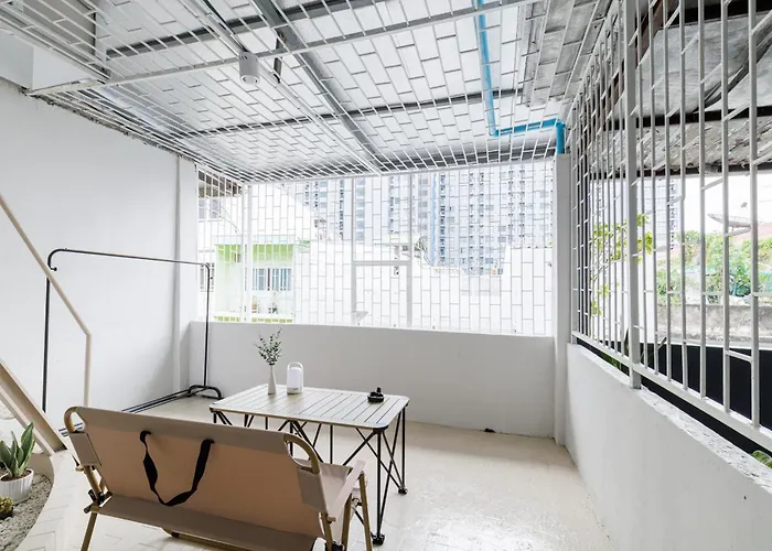 72 House & Cafe Apartment *