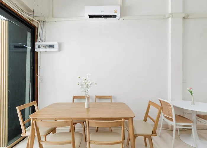 72 House & Cafe Apartment *