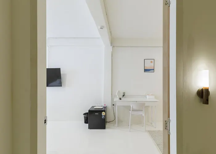 Apartment 72 House & Cafe Bangkok